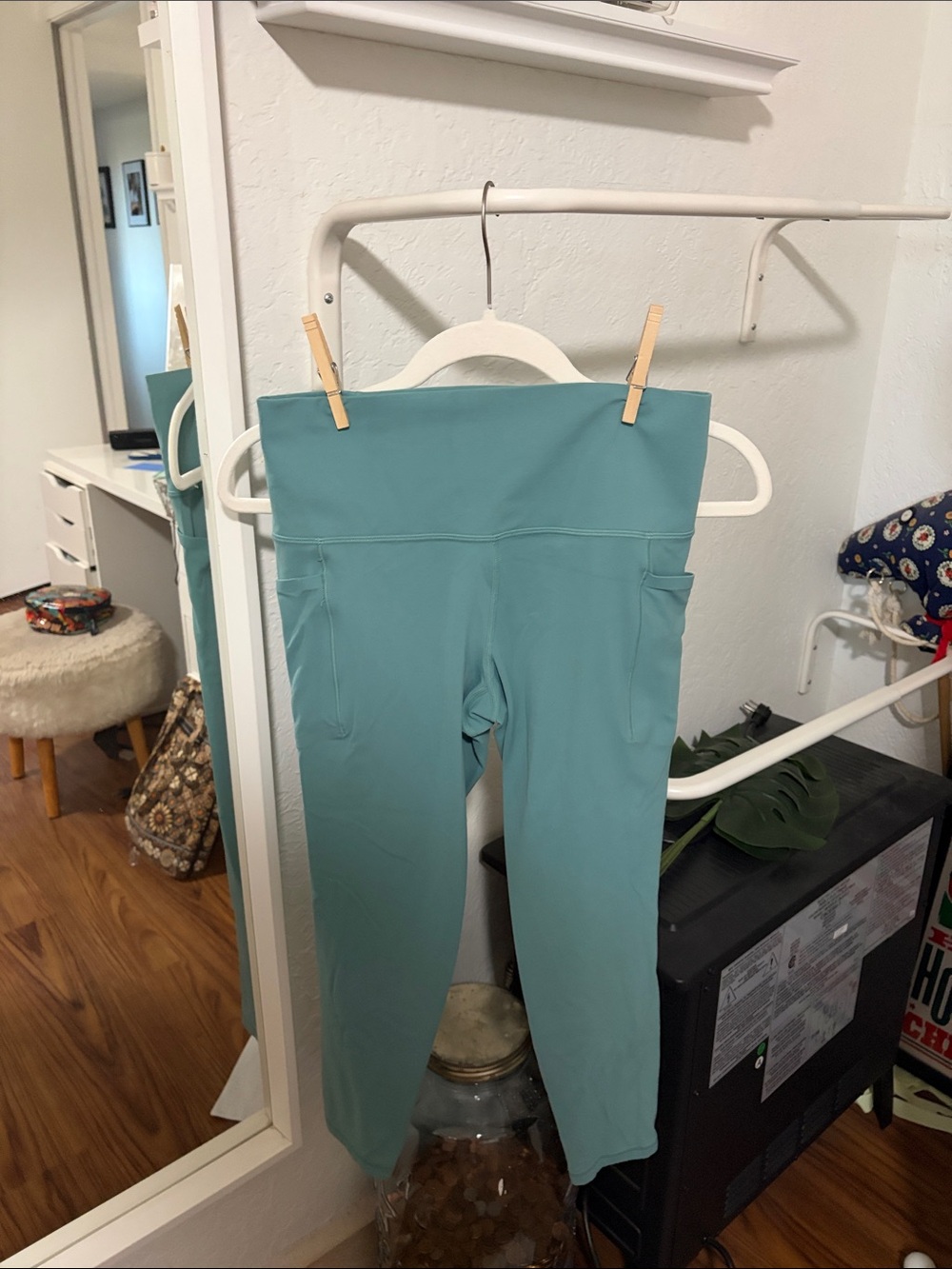 Athleta leggings pockets